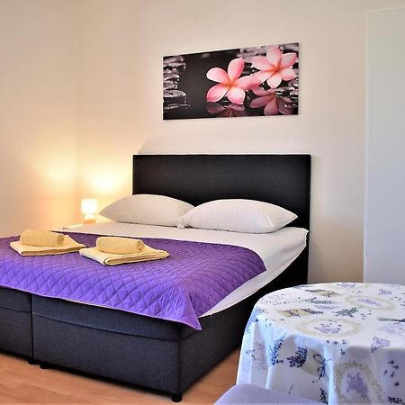 Rooms In Family House Vera Mundanije Εξωτερικό φωτογραφία