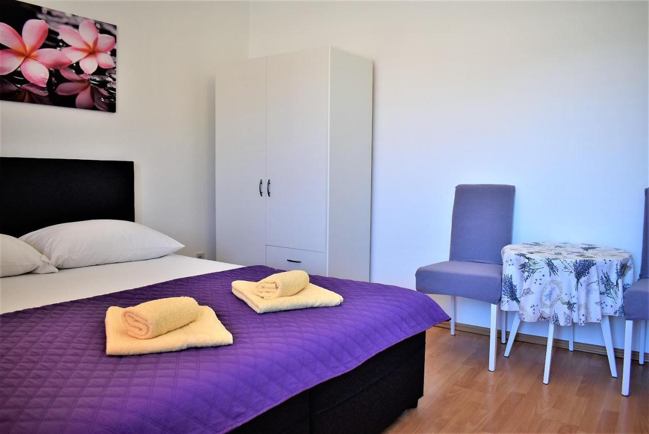Rooms In Family House Vera Mundanije Εξωτερικό φωτογραφία