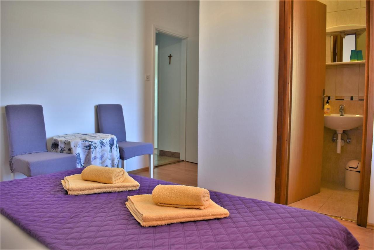Rooms In Family House Vera Mundanije Εξωτερικό φωτογραφία