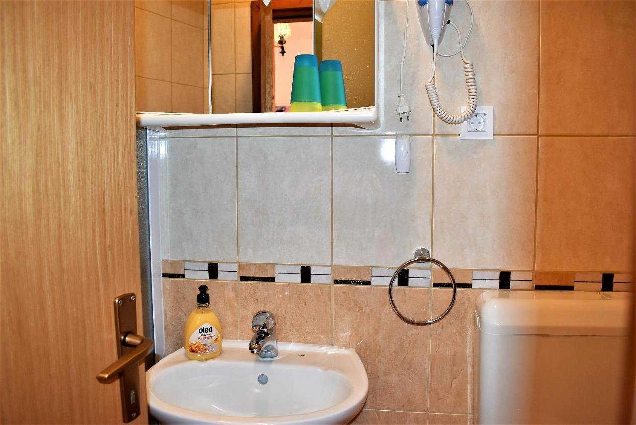 Rooms In Family House Vera Mundanije Εξωτερικό φωτογραφία
