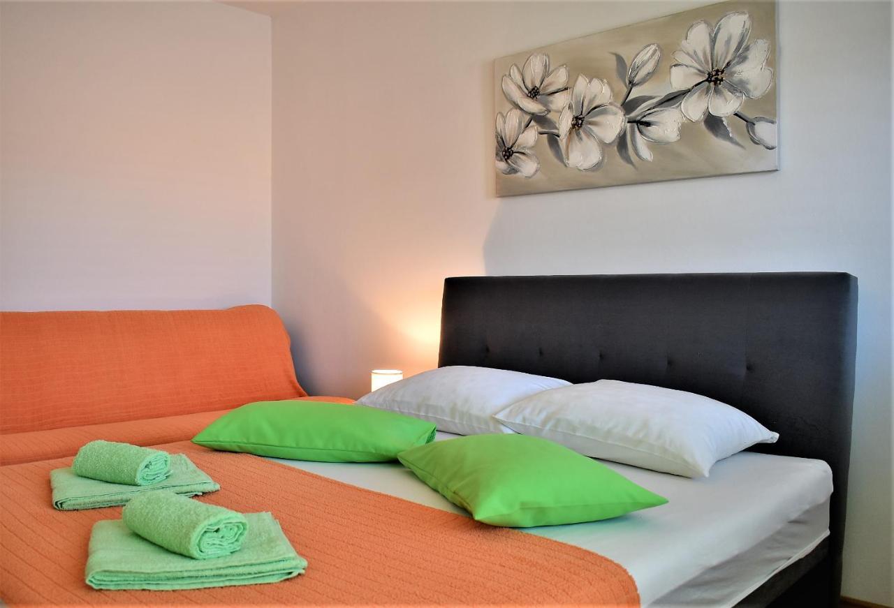 Rooms In Family House Vera Mundanije Εξωτερικό φωτογραφία