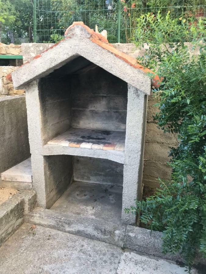 Rooms In Family House Vera Mundanije Εξωτερικό φωτογραφία